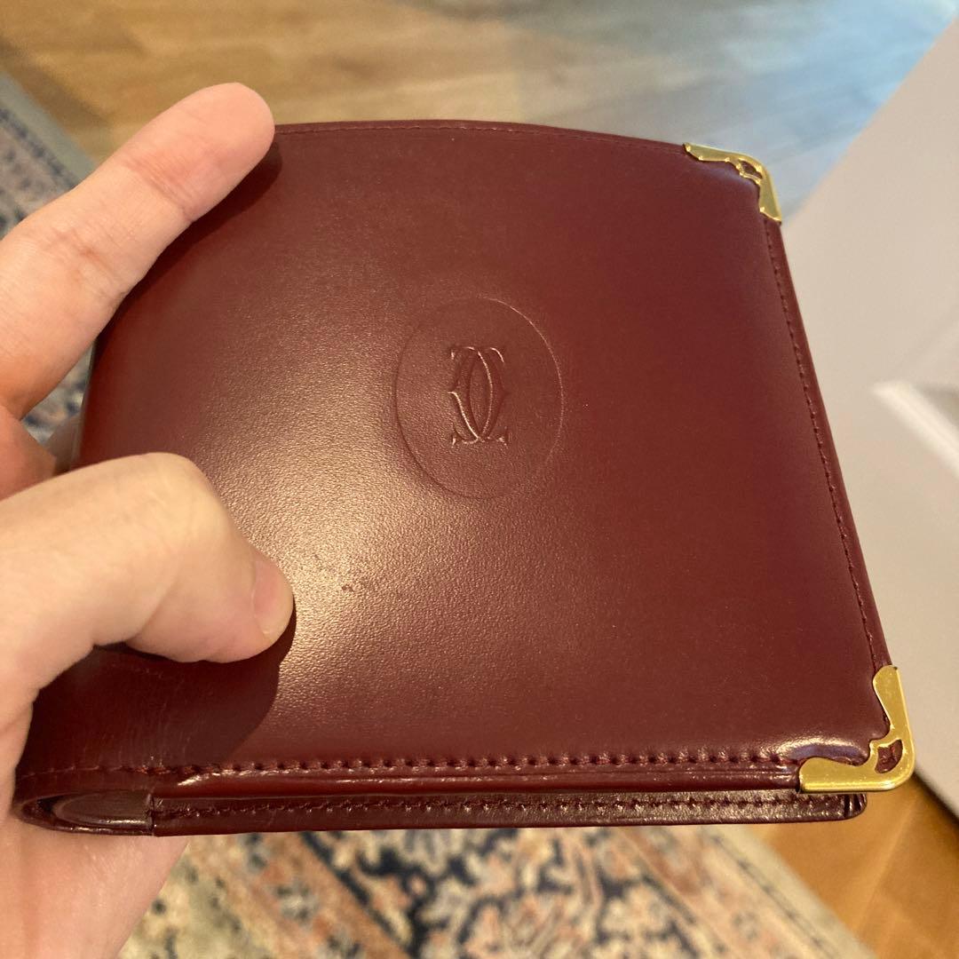Cartier カルティエ　エンボスロゴ　二つ折り財布 ボルドー