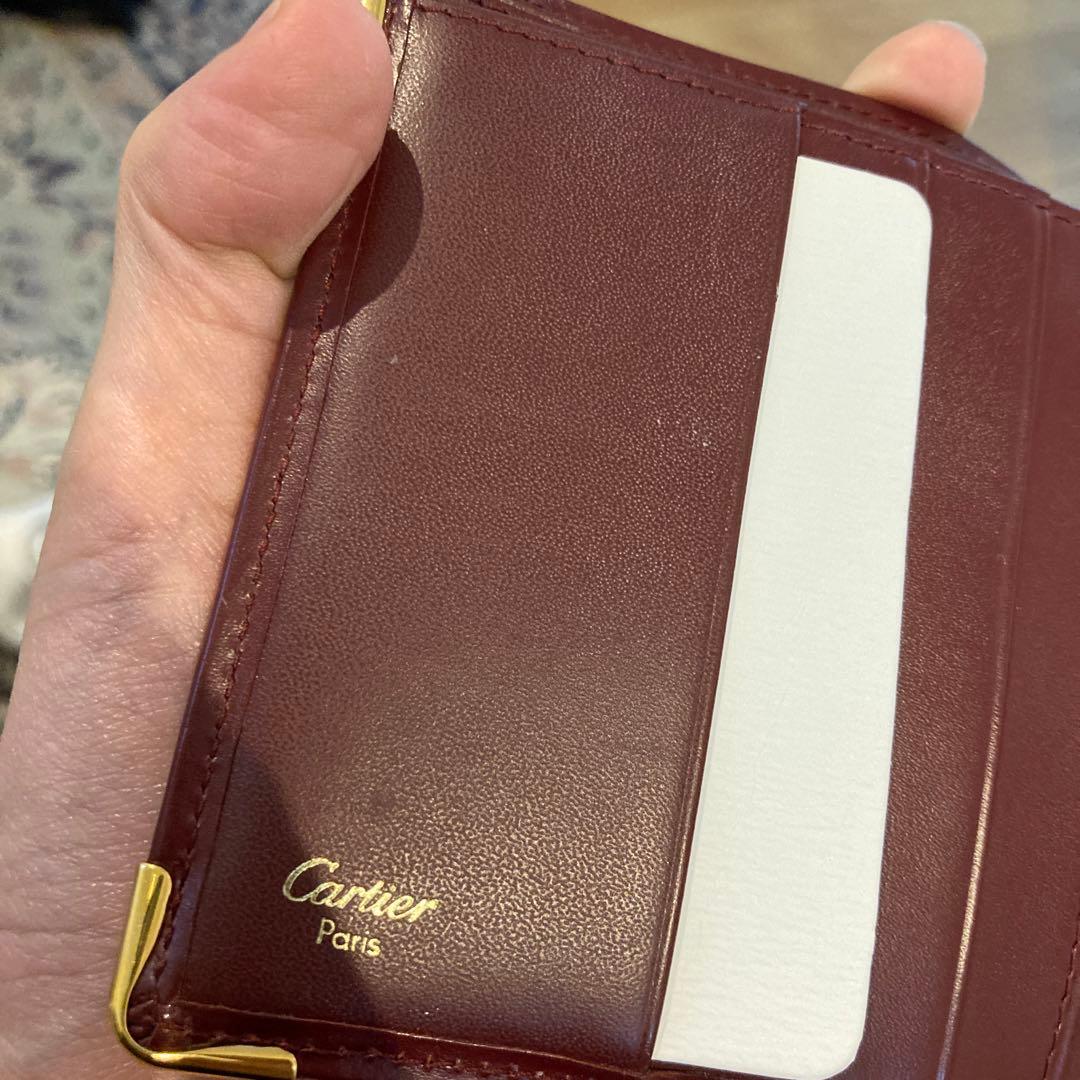Cartier カルティエ　エンボスロゴ　二つ折り財布 ボルドー