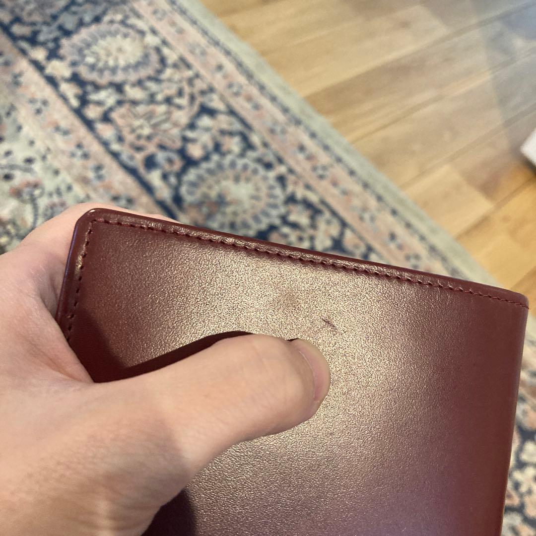 Cartier カルティエ　エンボスロゴ　二つ折り財布 ボルドー