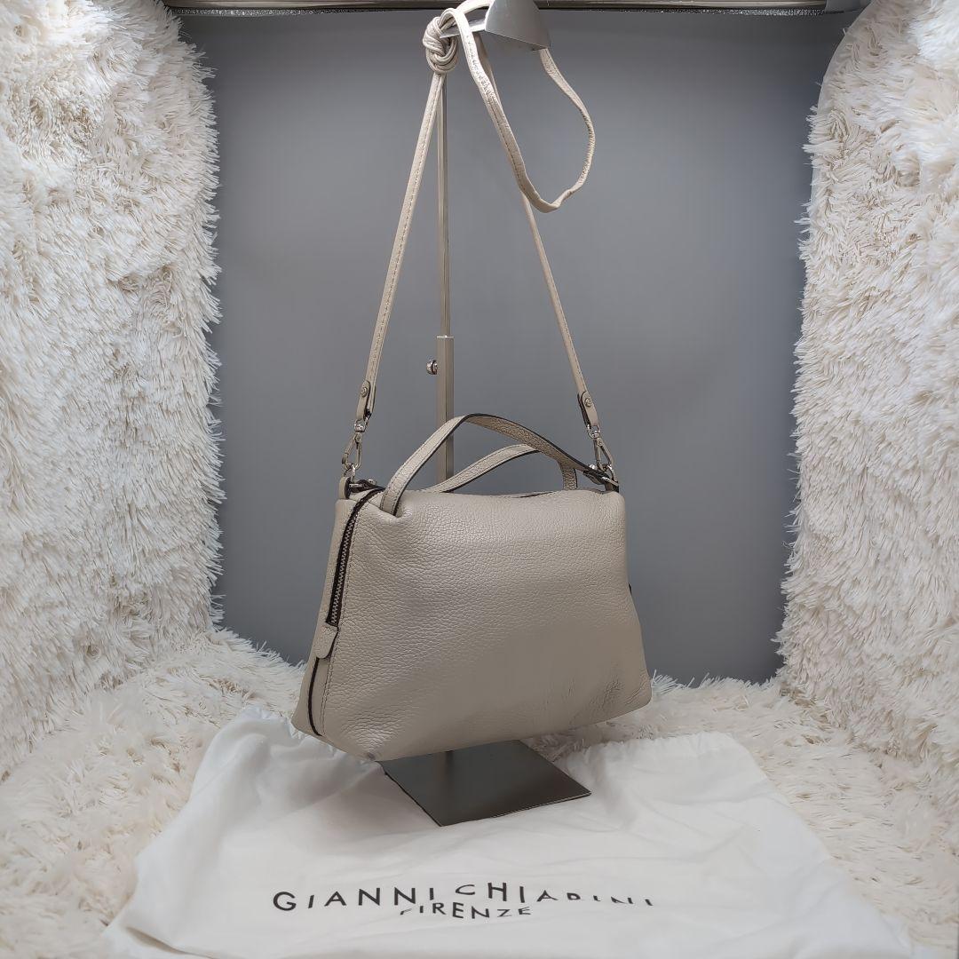 雪女様✨️GIANNI CHIARINI M ショルダーバッグ
