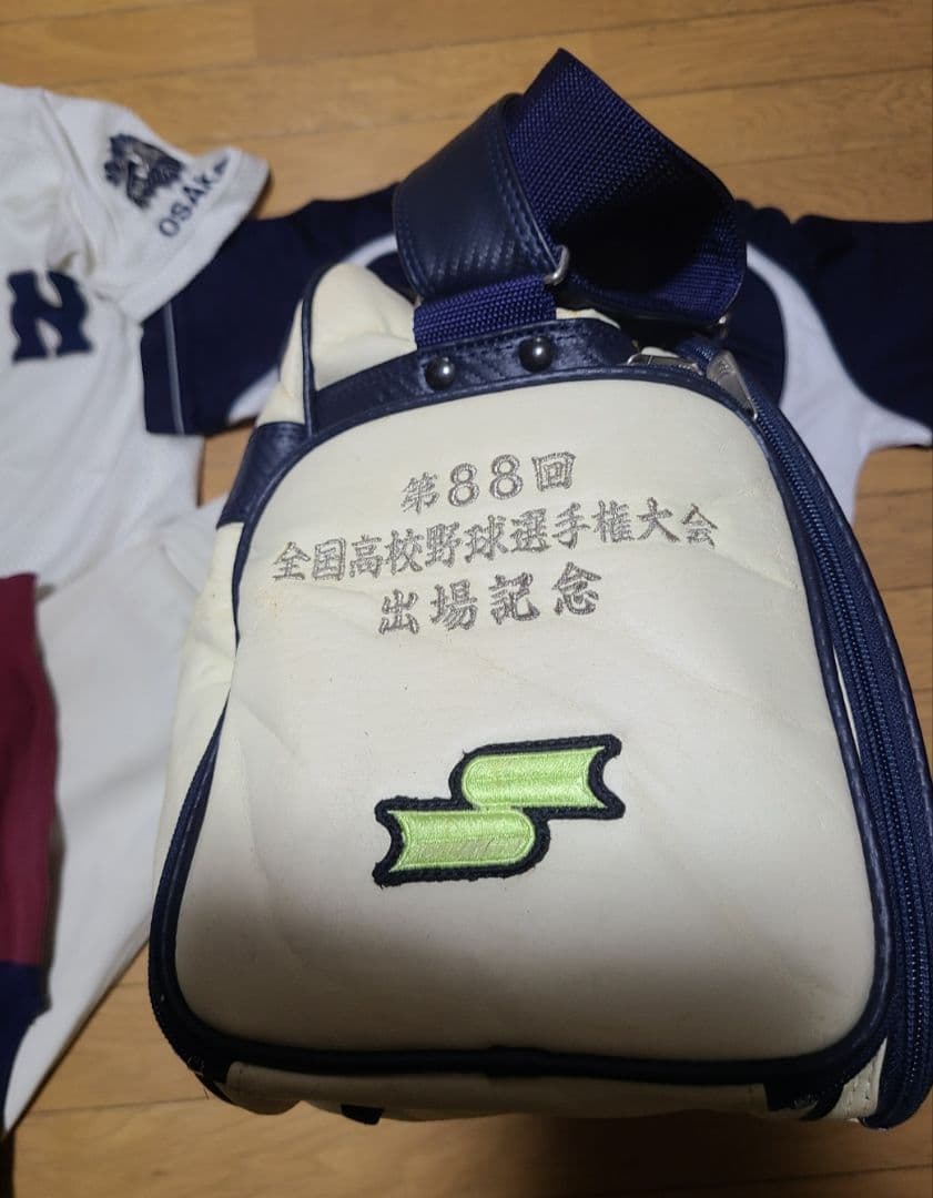 大阪桐蔭高校野球部ユニフォーム上下、練習ユニ、ストッキング、セカバン　シャツ2枚