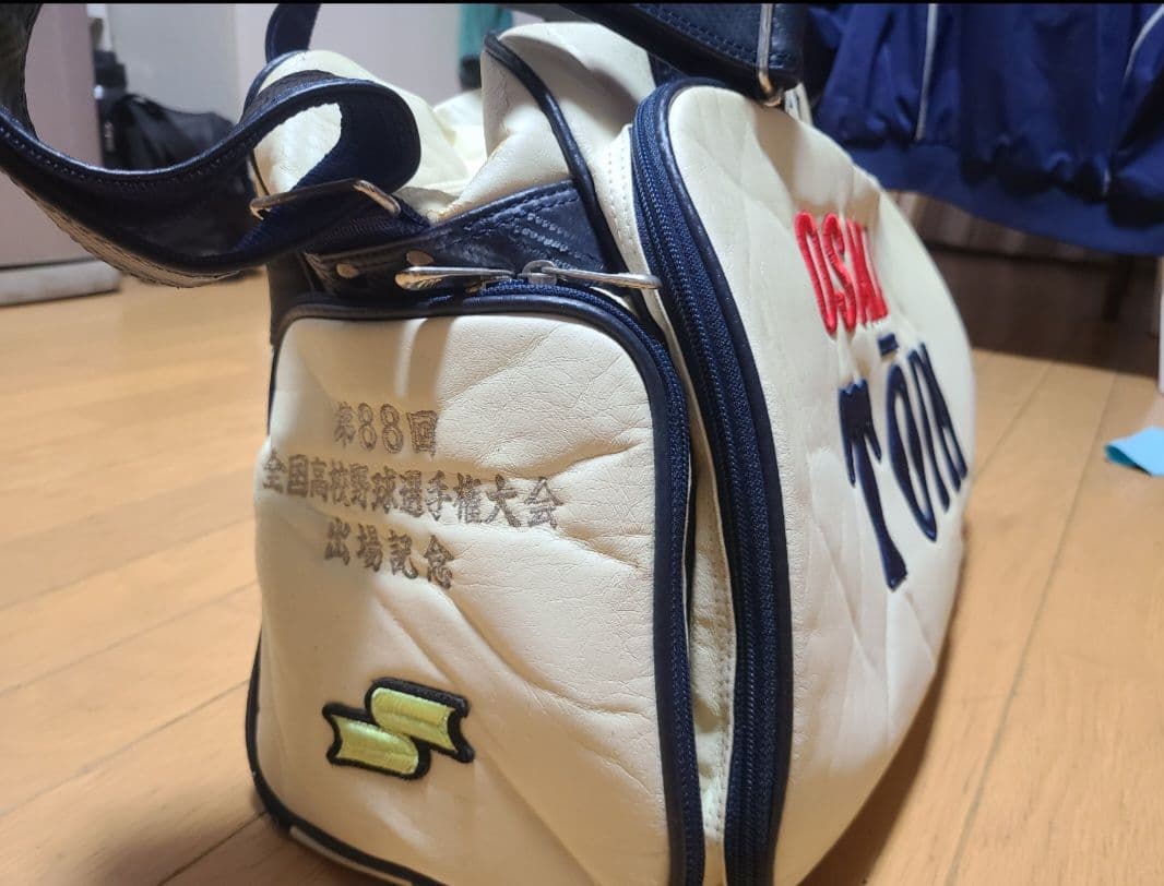 大阪桐蔭高校野球部ユニフォーム上下、練習ユニ、ストッキング、セカバン　シャツ2枚