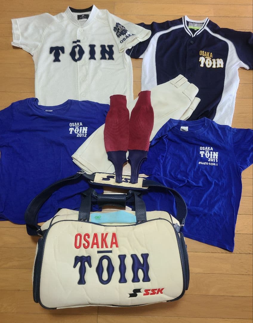 大阪桐蔭高校野球部ユニフォーム上下、練習ユニ、ストッキング、セカバン　シャツ2枚