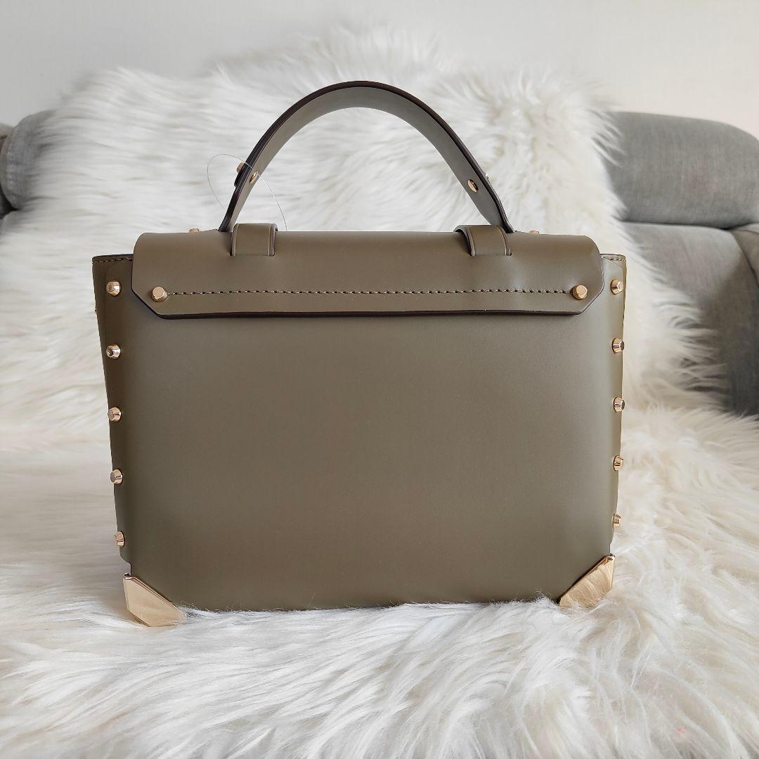 Michael Kors メッセンジャーバッグ オリーブグリーン スタッズ付き