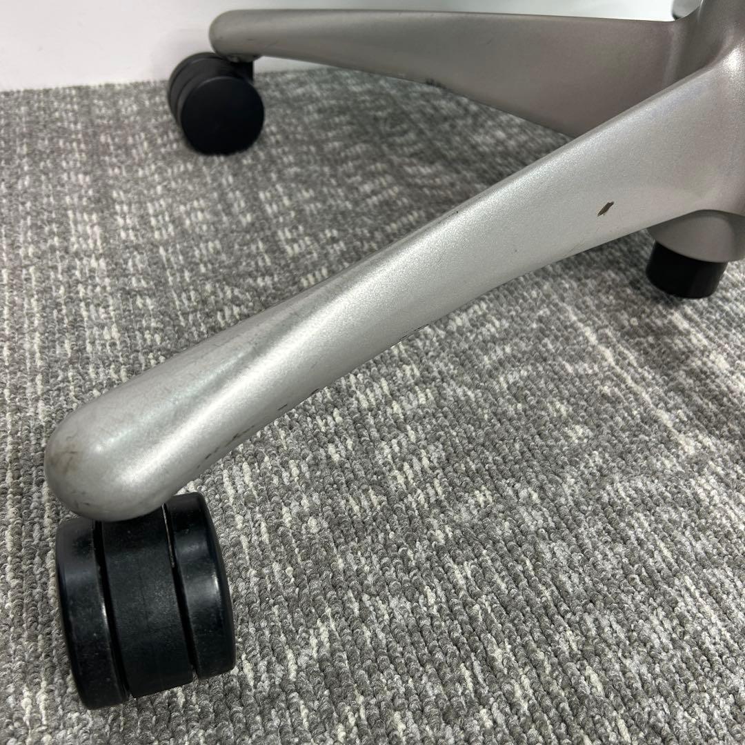 ①エンボディチェア ハーマンミラー ホワイト Embody えんじ色系