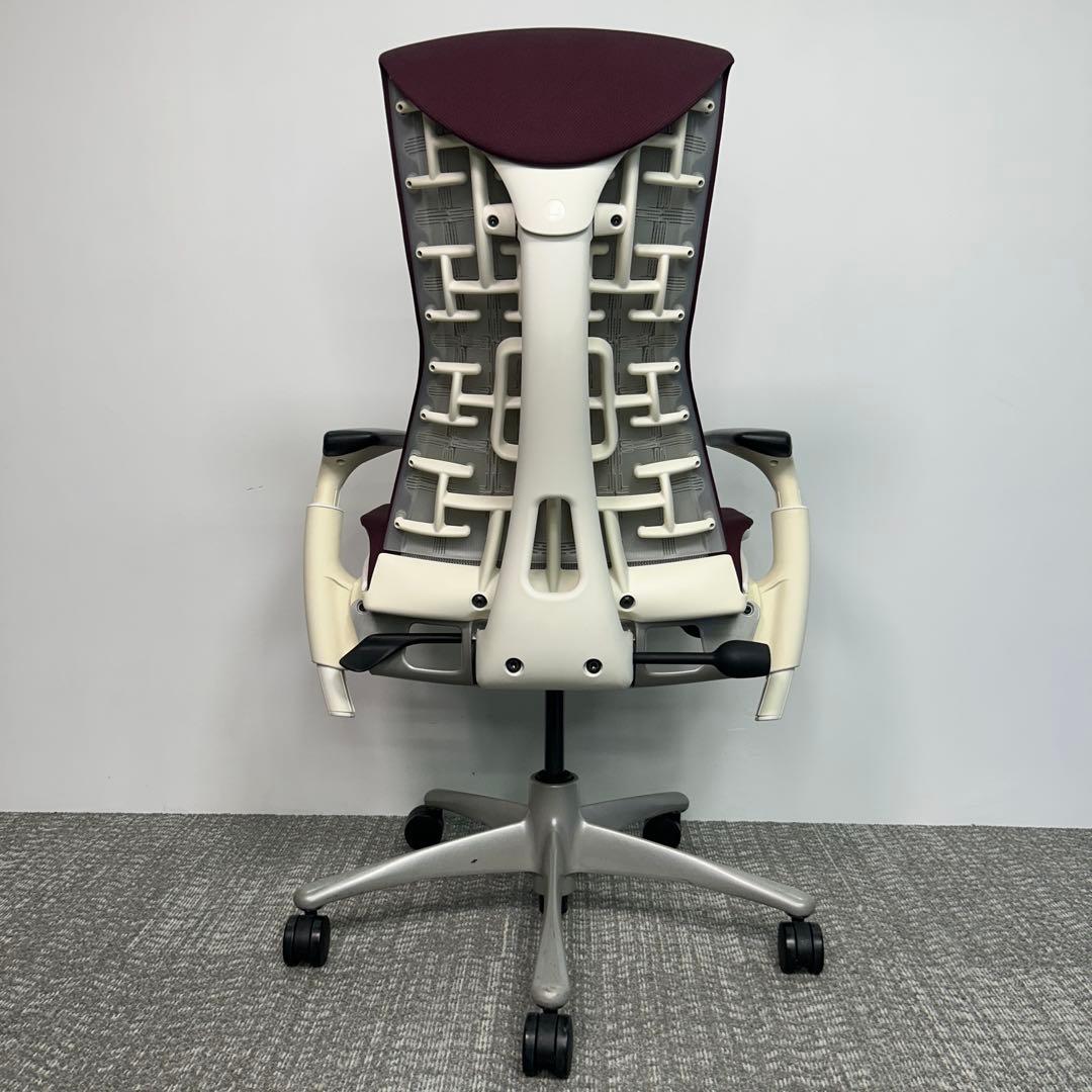①エンボディチェア ハーマンミラー ホワイト Embody えんじ色系