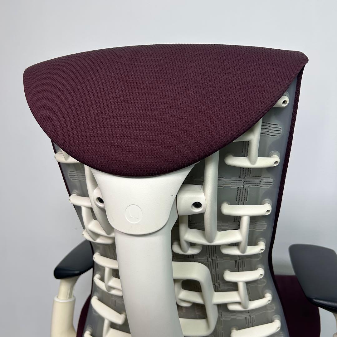 ①エンボディチェア ハーマンミラー ホワイト Embody えんじ色系