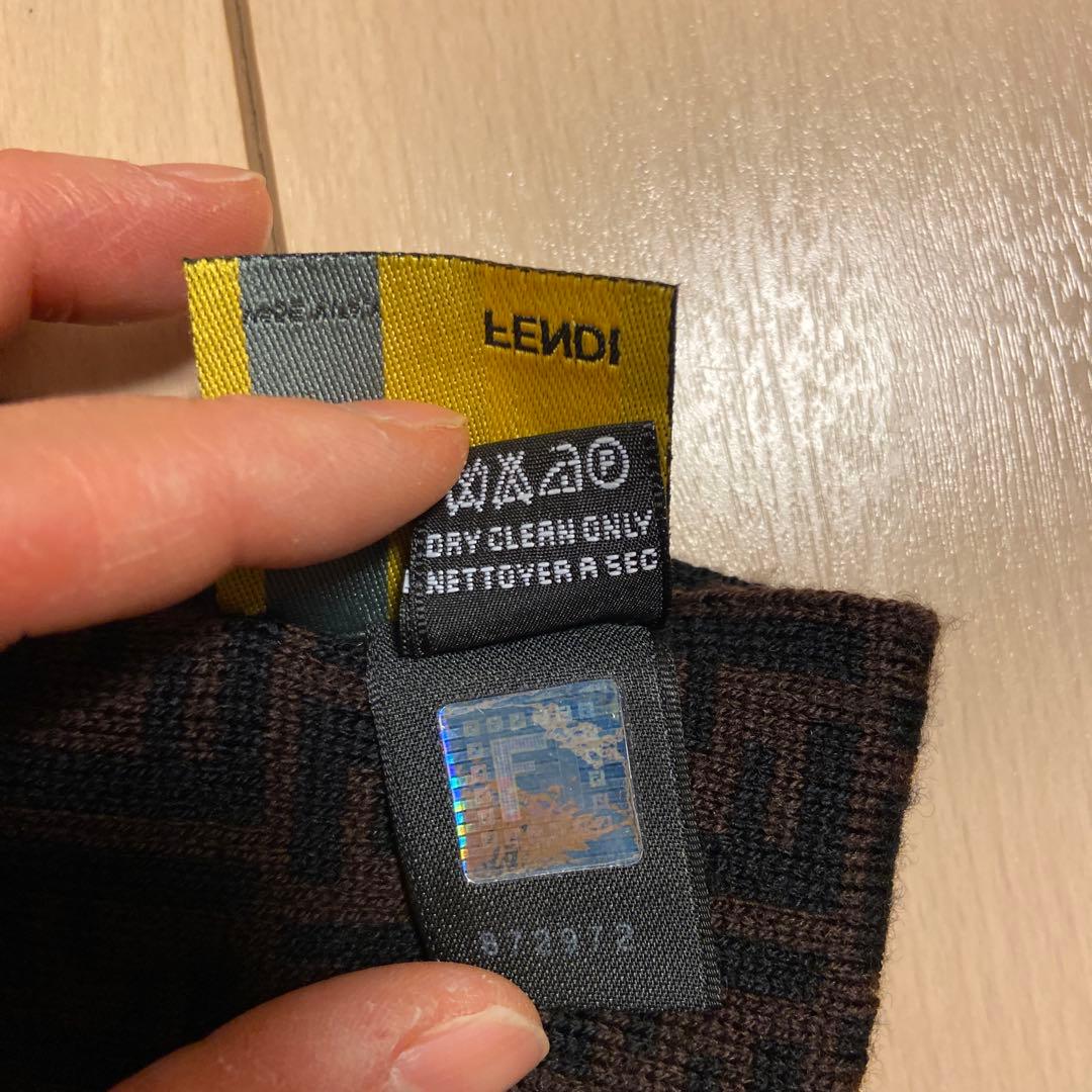 FENDIマフラー　ブラウン