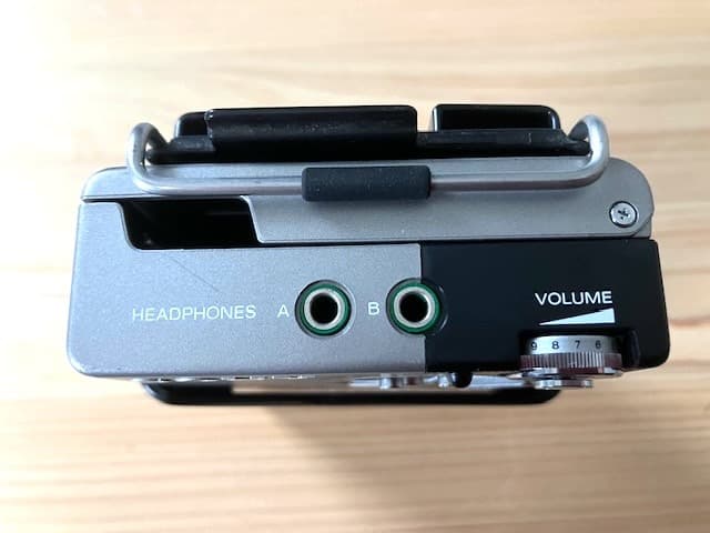 てつ 高音質 整備済完全動作品 ソニー WM-2 ホルダー＆新品ヘッドホン