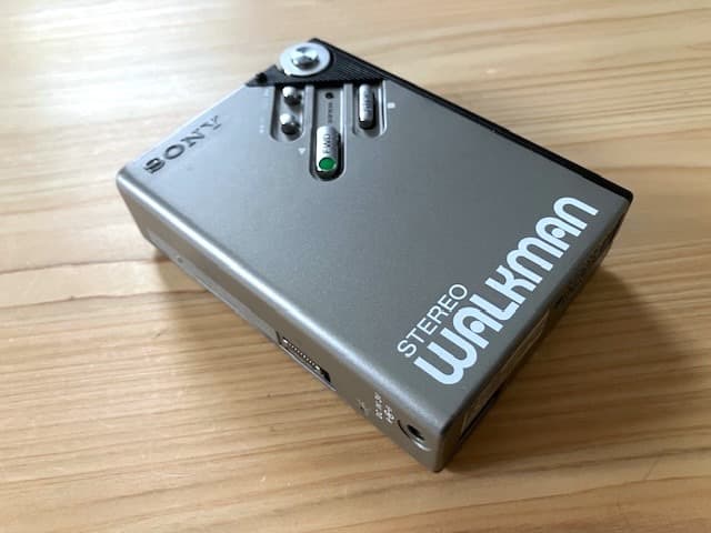 てつ 高音質 整備済完全動作品 ソニー WM-2 ホルダー＆新品ヘッドホン