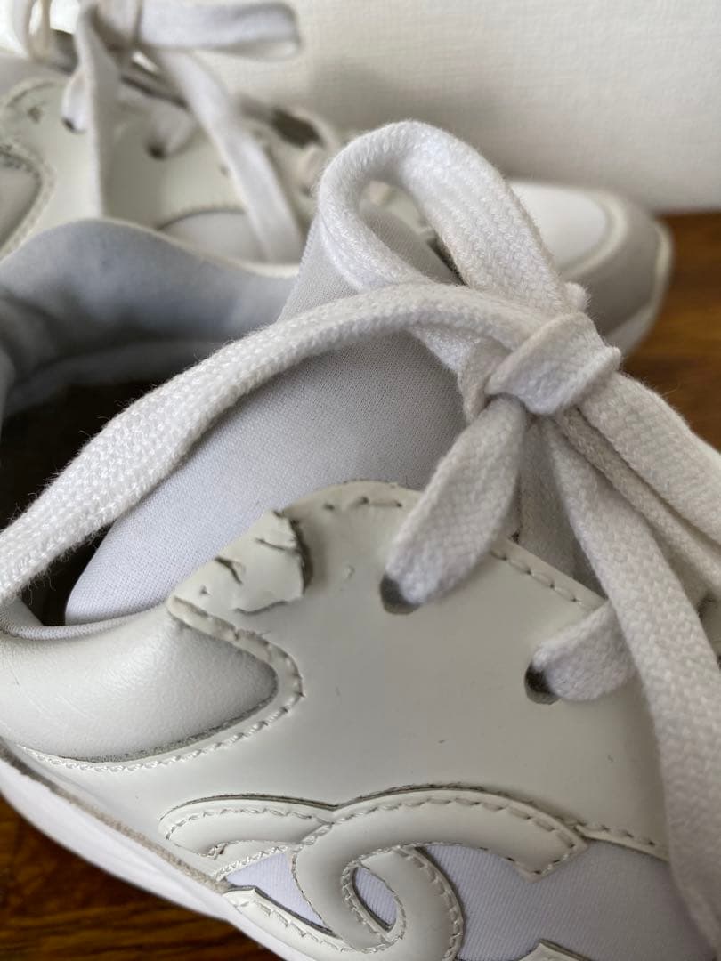 CHANEL ホワイトスニーカー　箱あり