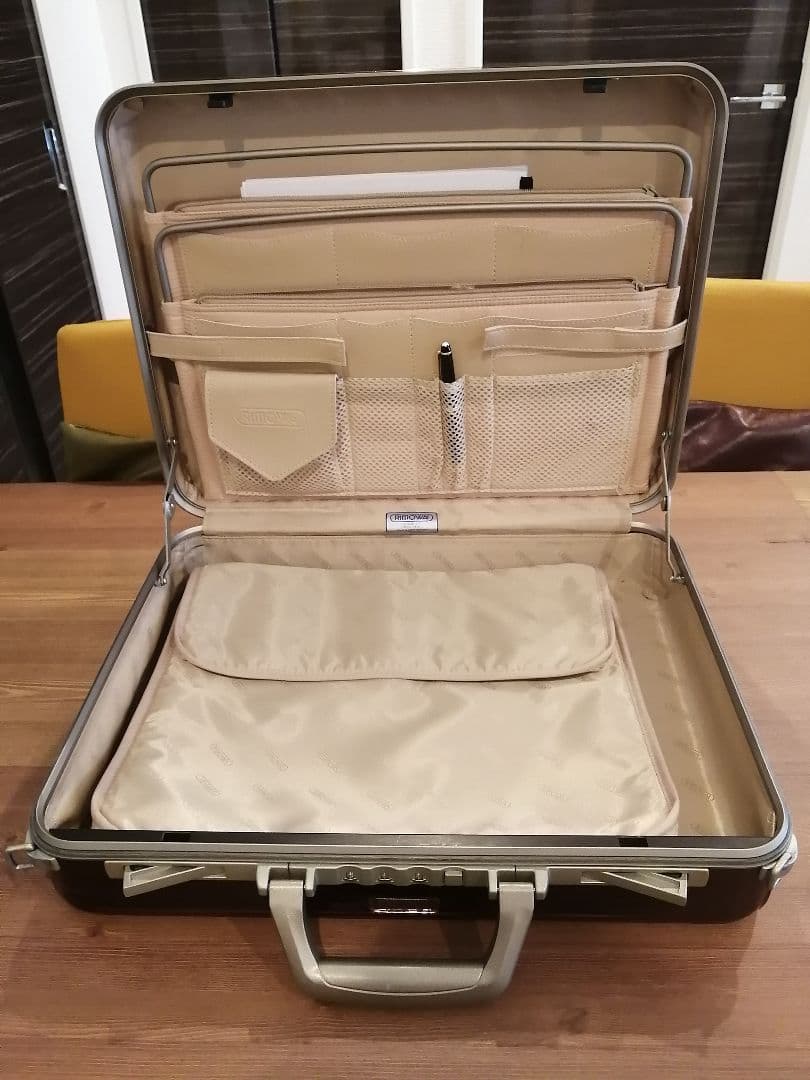 【美品☆RIMOWA アタッシュケース Limbo カラモナレッド】