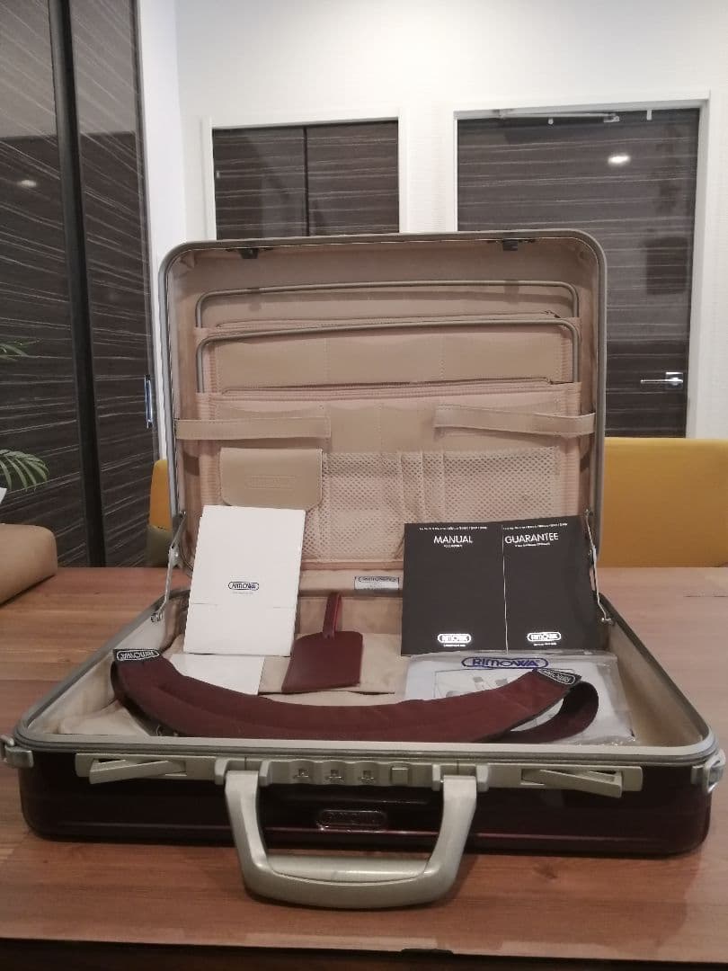 【美品☆RIMOWA アタッシュケース Limbo カラモナレッド】