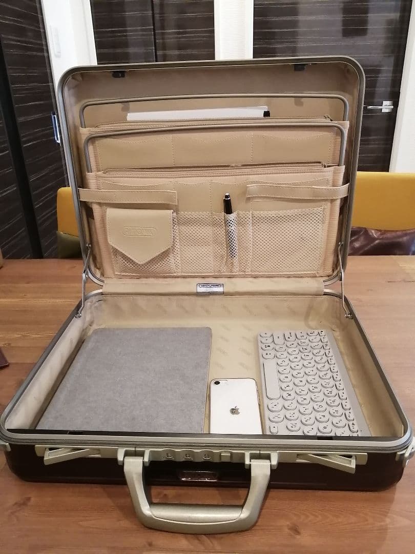 【美品☆RIMOWA アタッシュケース Limbo カラモナレッド】