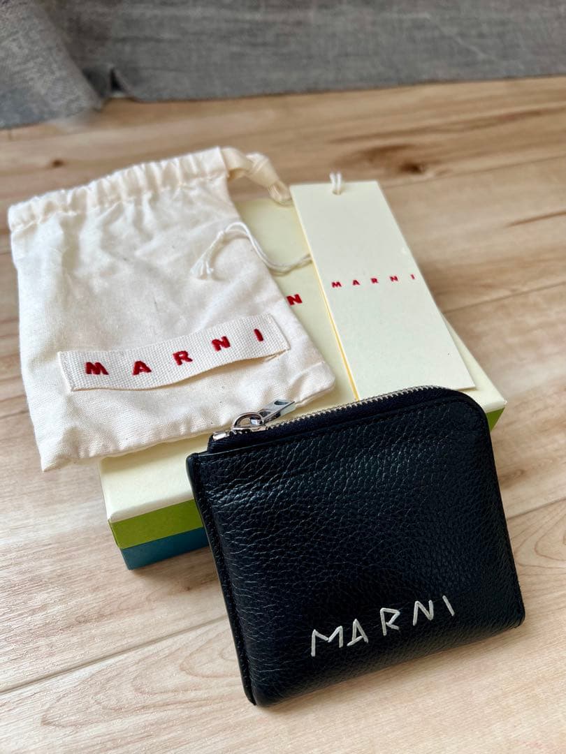 MARNI ブラックレザー 二つ折り財布