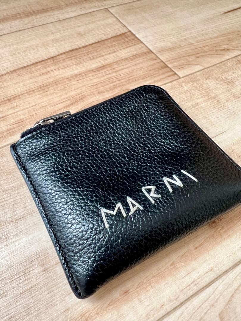 MARNI ブラックレザー 二つ折り財布