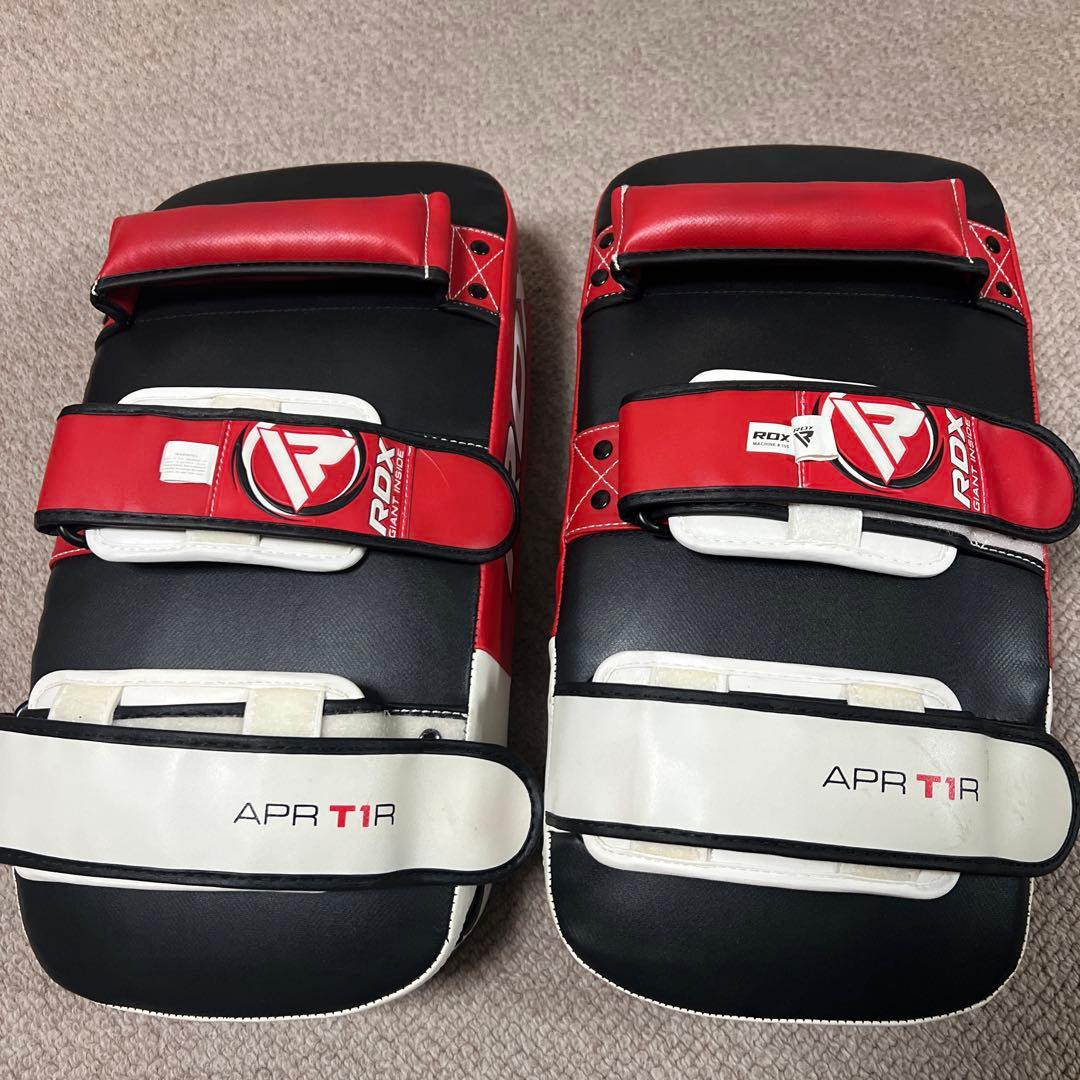 RDX APR T1R キックミット 赤/黒