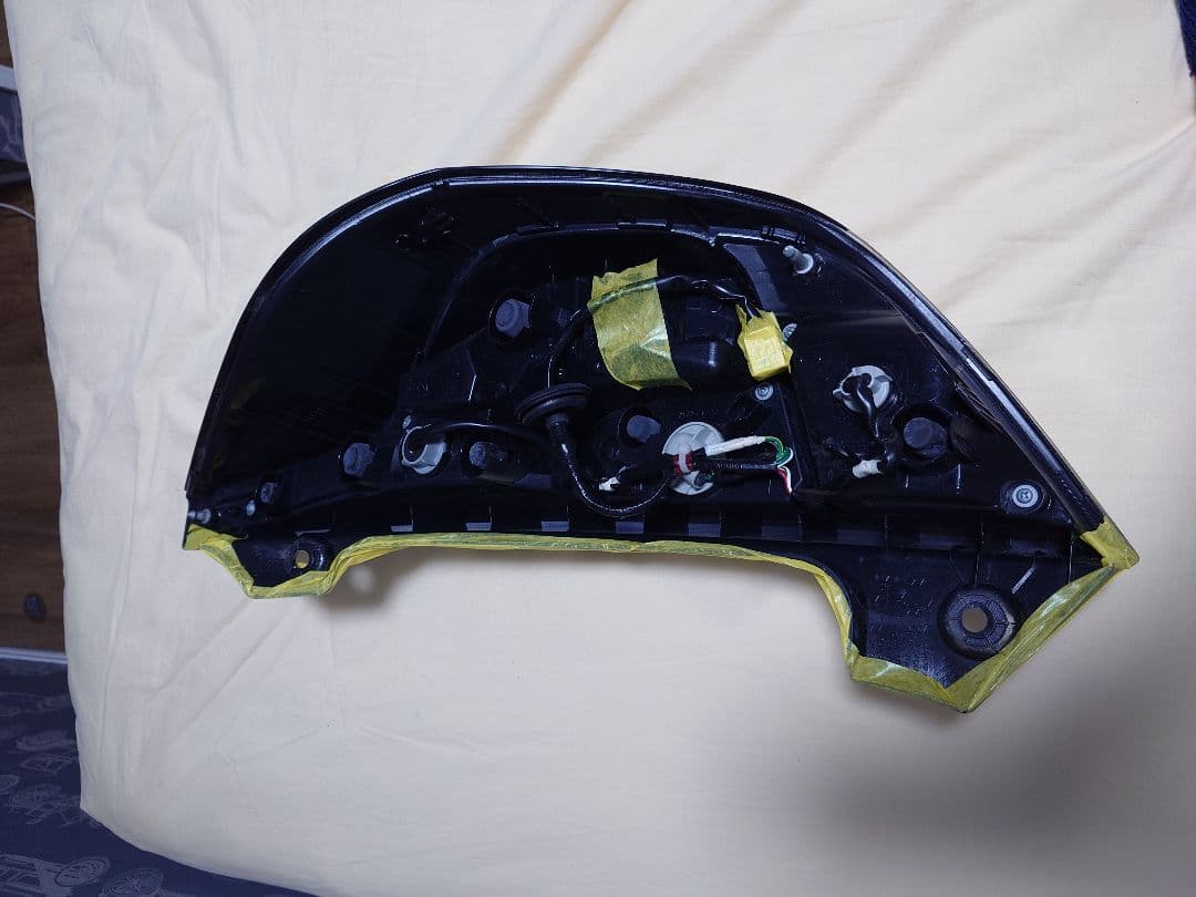 トヨタアクア中期型テールランプ左