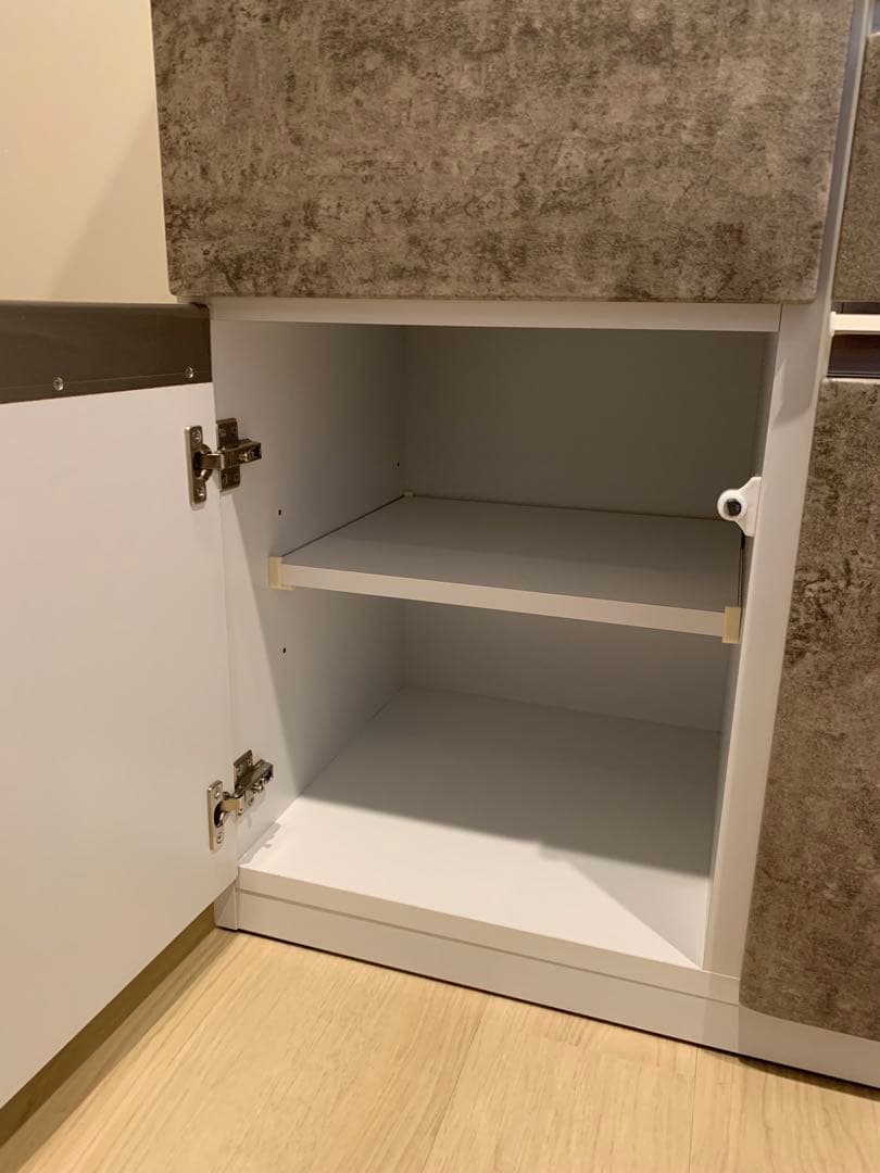 グレー食器棚 引き出し式