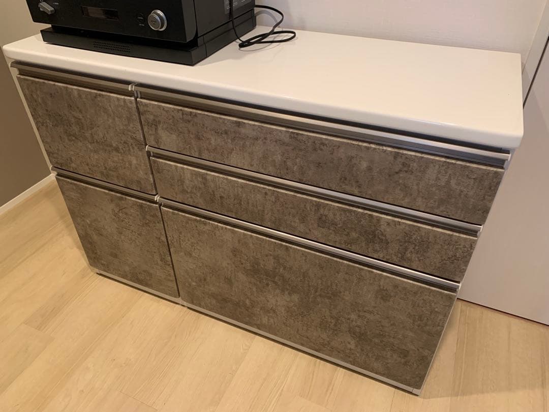 グレー食器棚 引き出し式