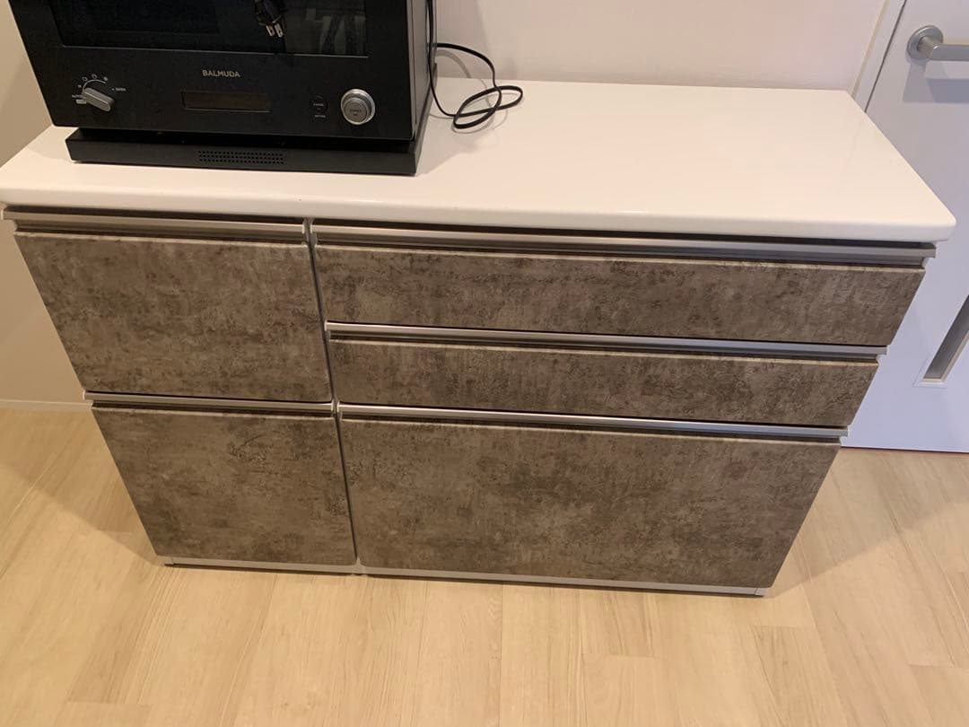 グレー食器棚 引き出し式