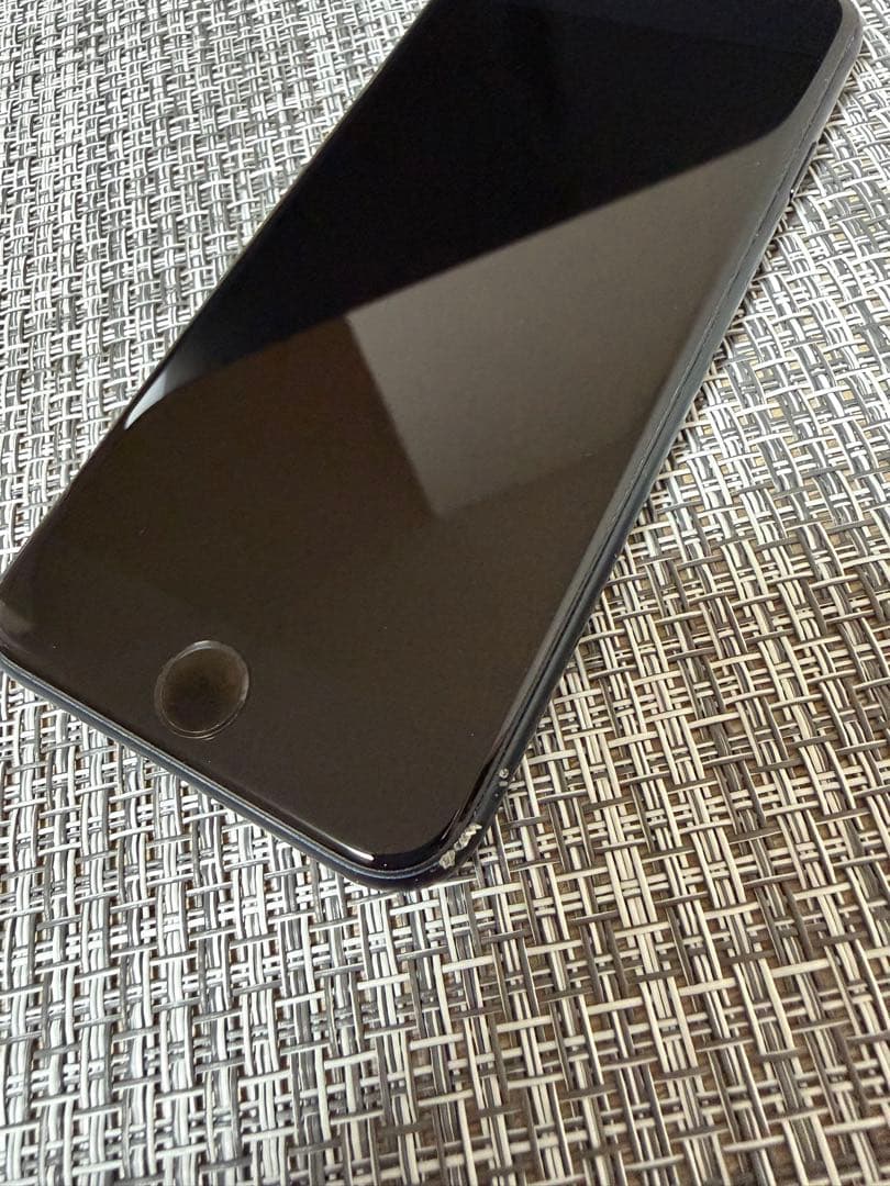 Apple iPhone SE 第3世代ブラック 本体(側面キズあり)