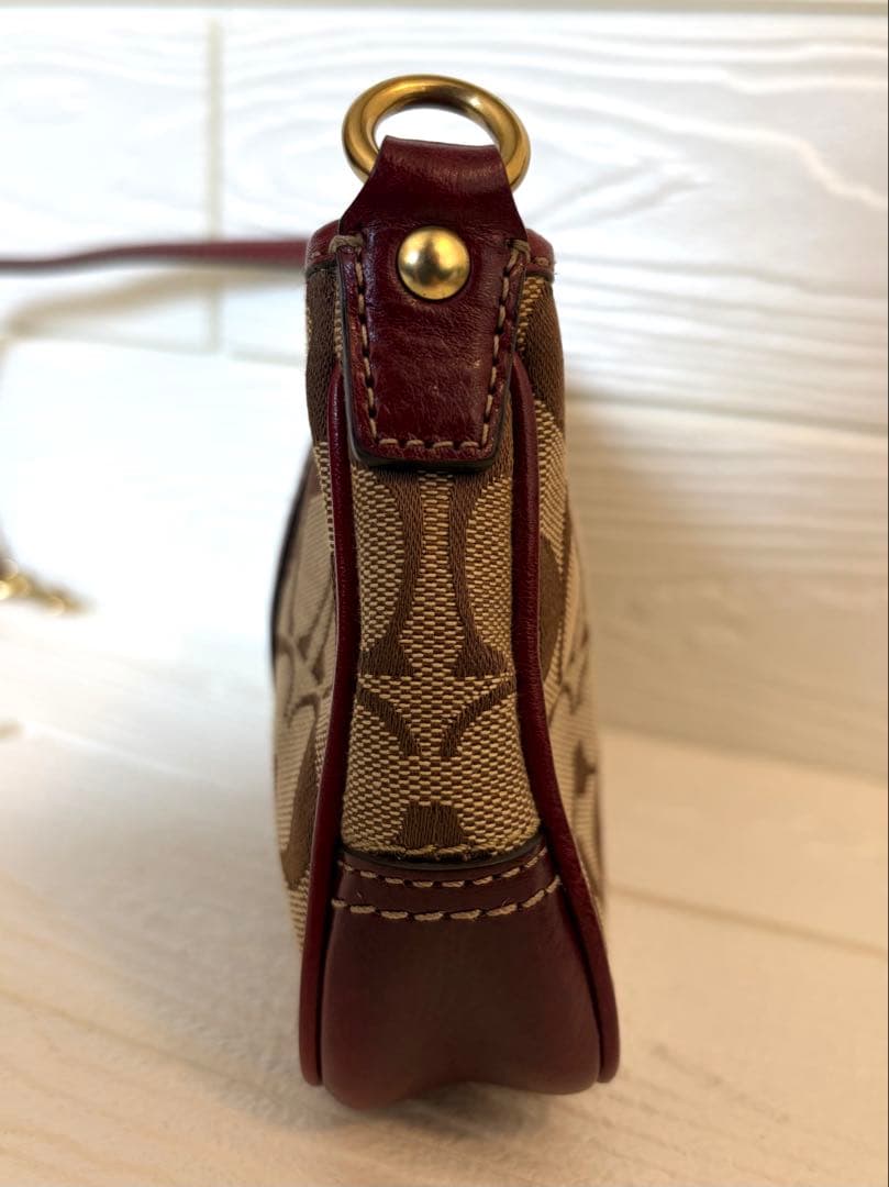 【美品レア】コーチ　アクセサリーポーチ　シグネチャー　ボルドー