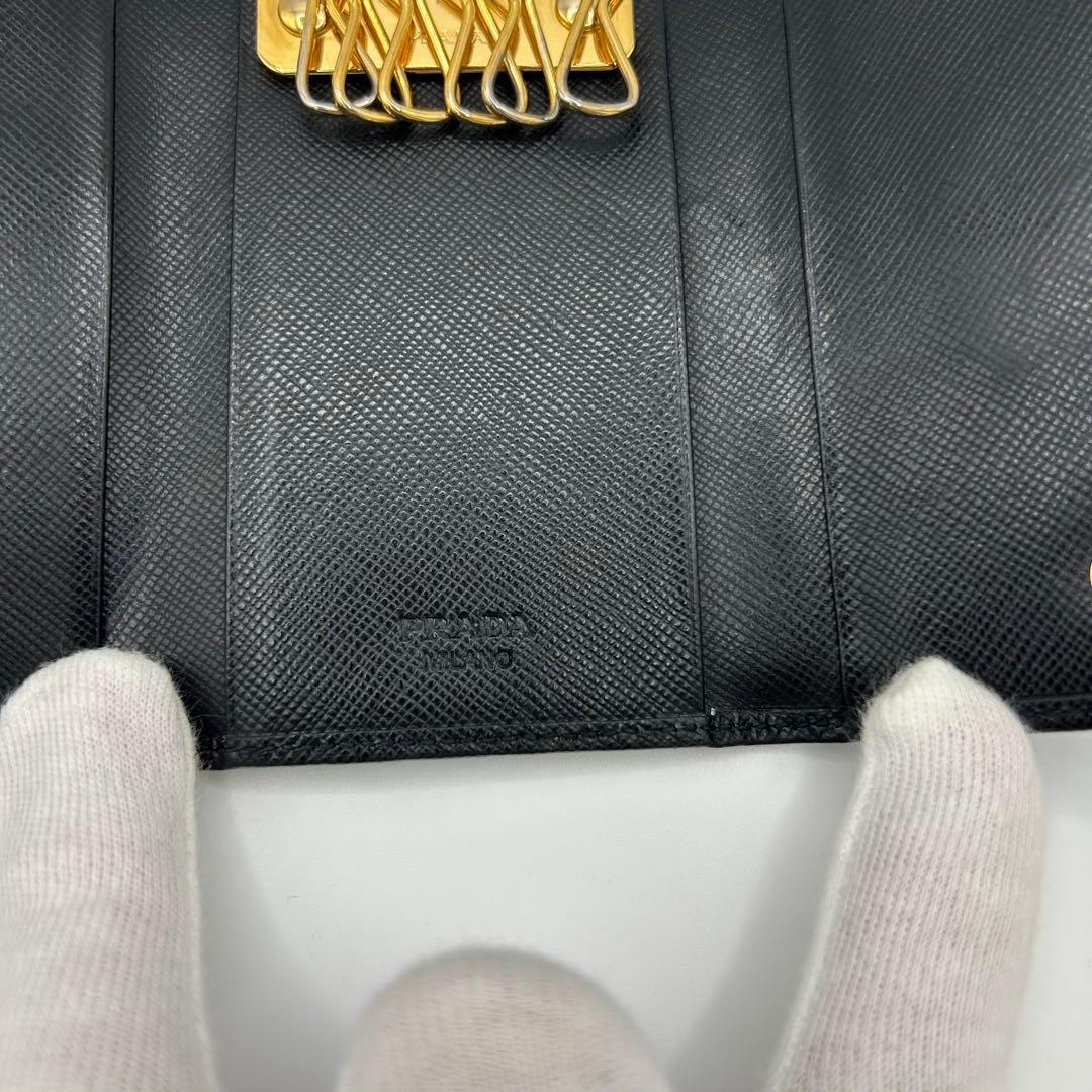 PRADA 6連キーケース　サフィアーノ　レザー　黒　金ロゴ