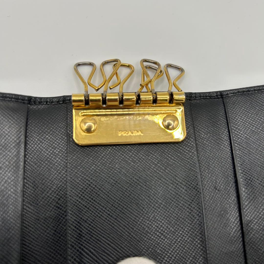 PRADA 6連キーケース　サフィアーノ　レザー　黒　金ロゴ