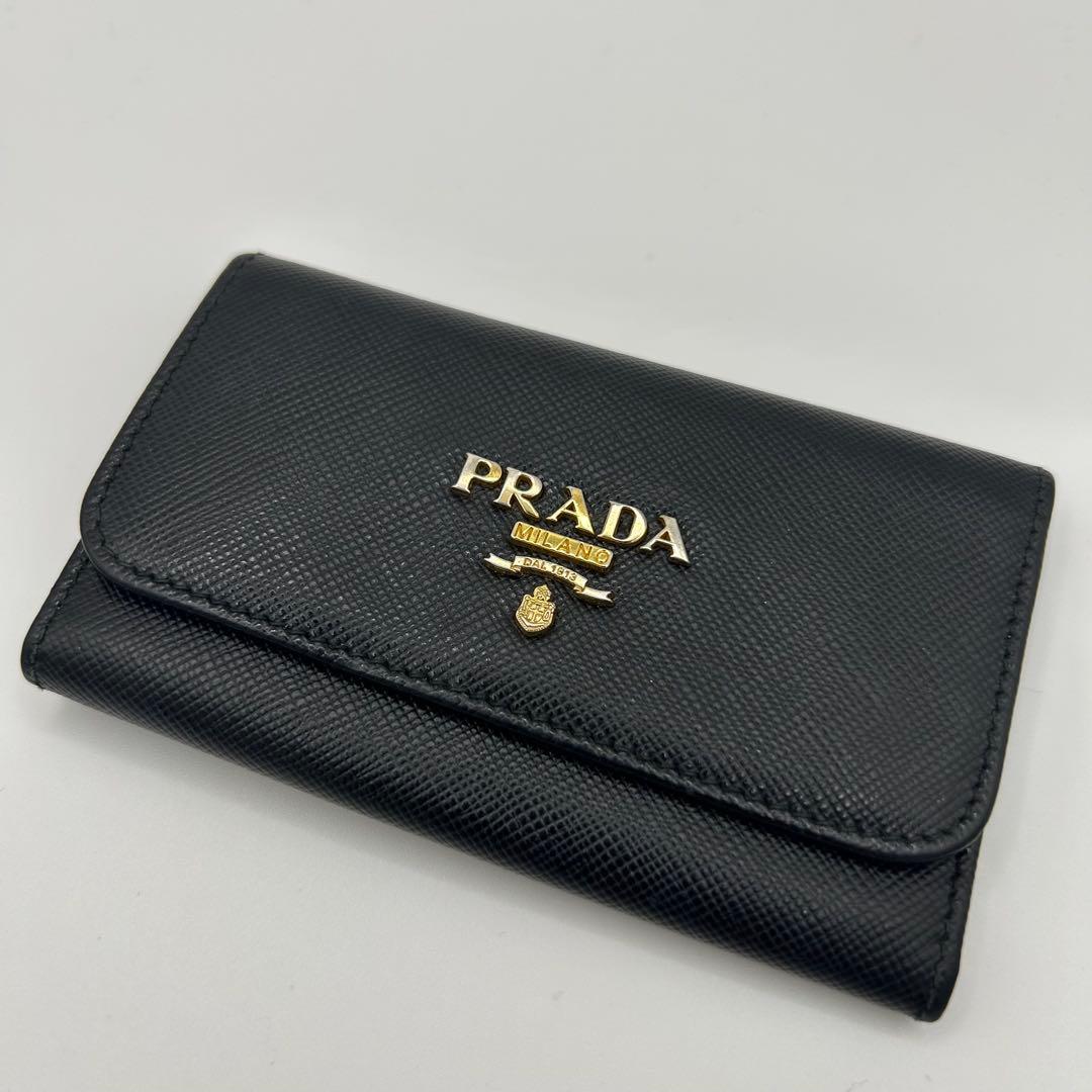 PRADA 6連キーケース　サフィアーノ　レザー　黒　金ロゴ