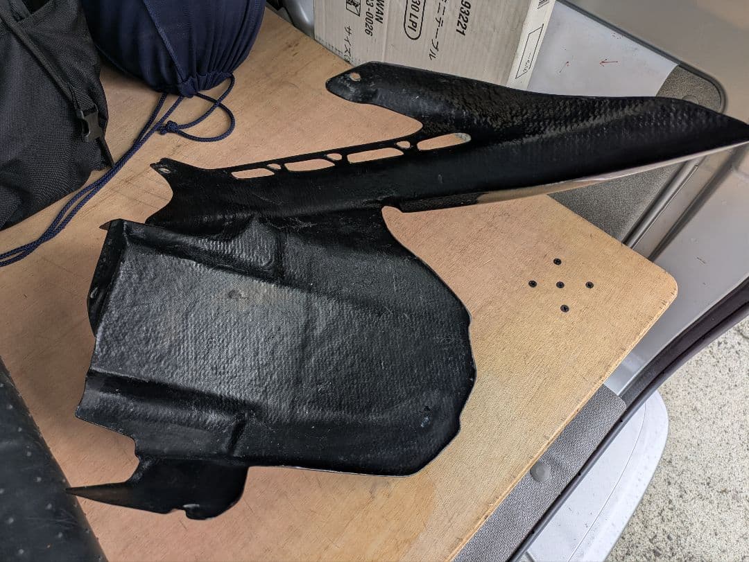 【美品】Z900RS カーボンリヤフェンダー（綾織）