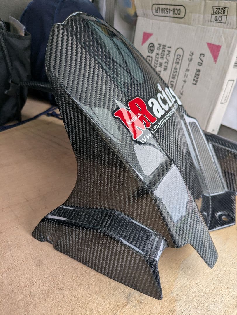 【美品】Z900RS カーボンリヤフェンダー（綾織）