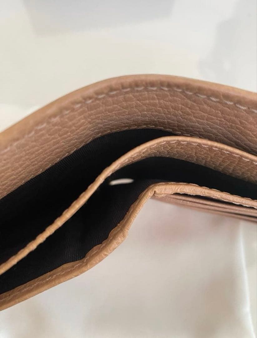 GUCCI ベージュ 二つ折り財布