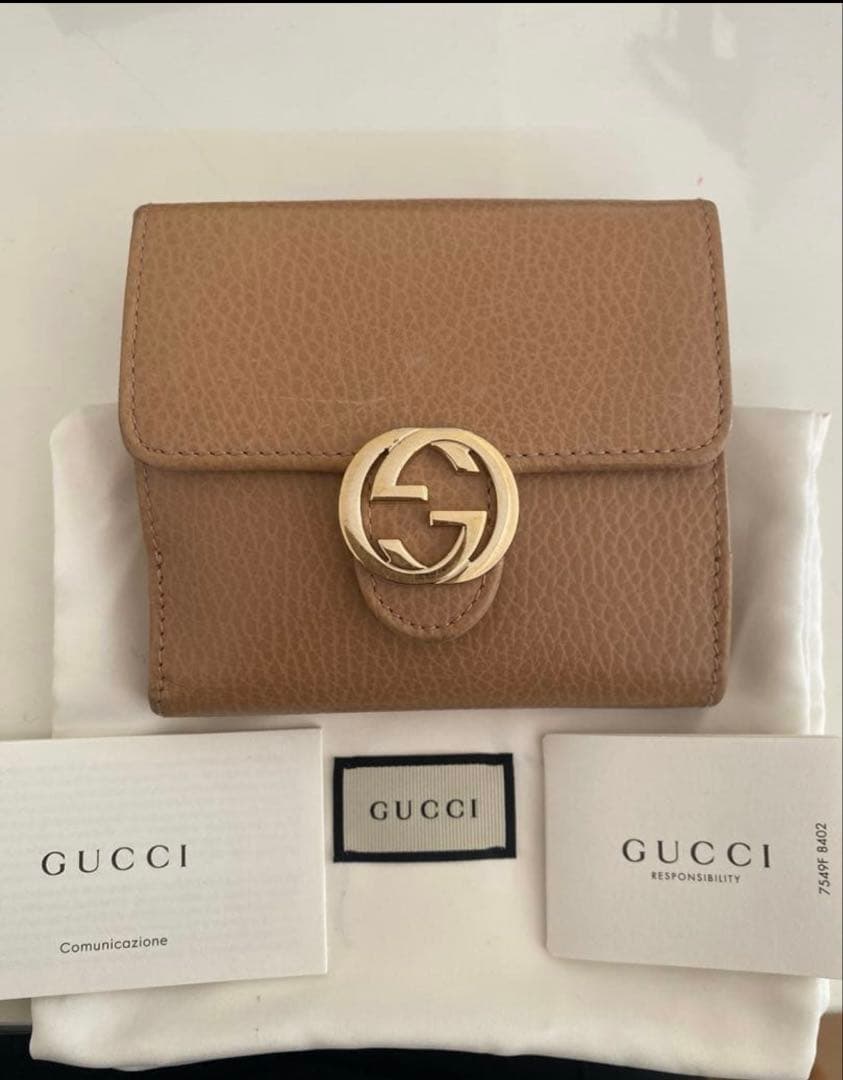 GUCCI ベージュ 二つ折り財布