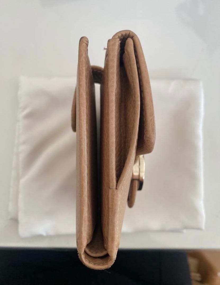GUCCI ベージュ 二つ折り財布