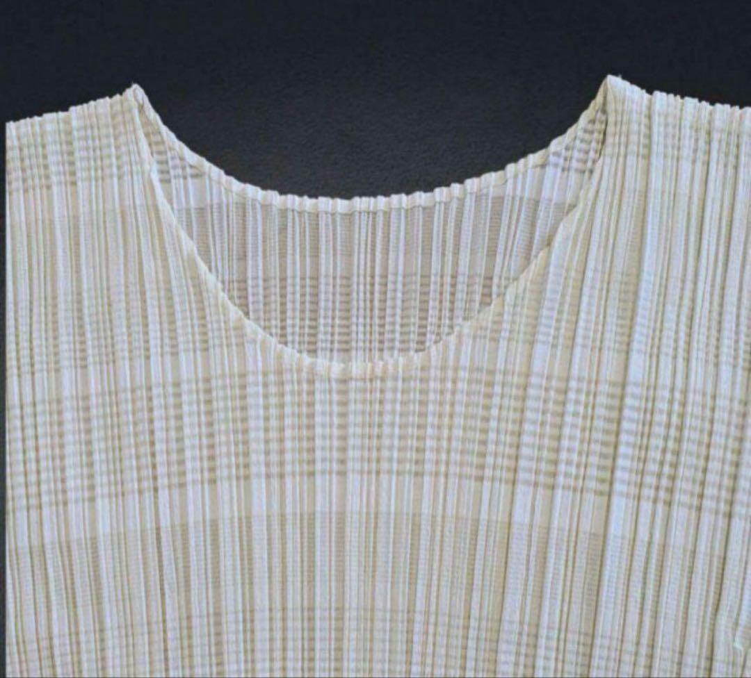 美品【PLEATS PLEASE】イッセイミヤケ　アイボリー　半袖カットソー　3