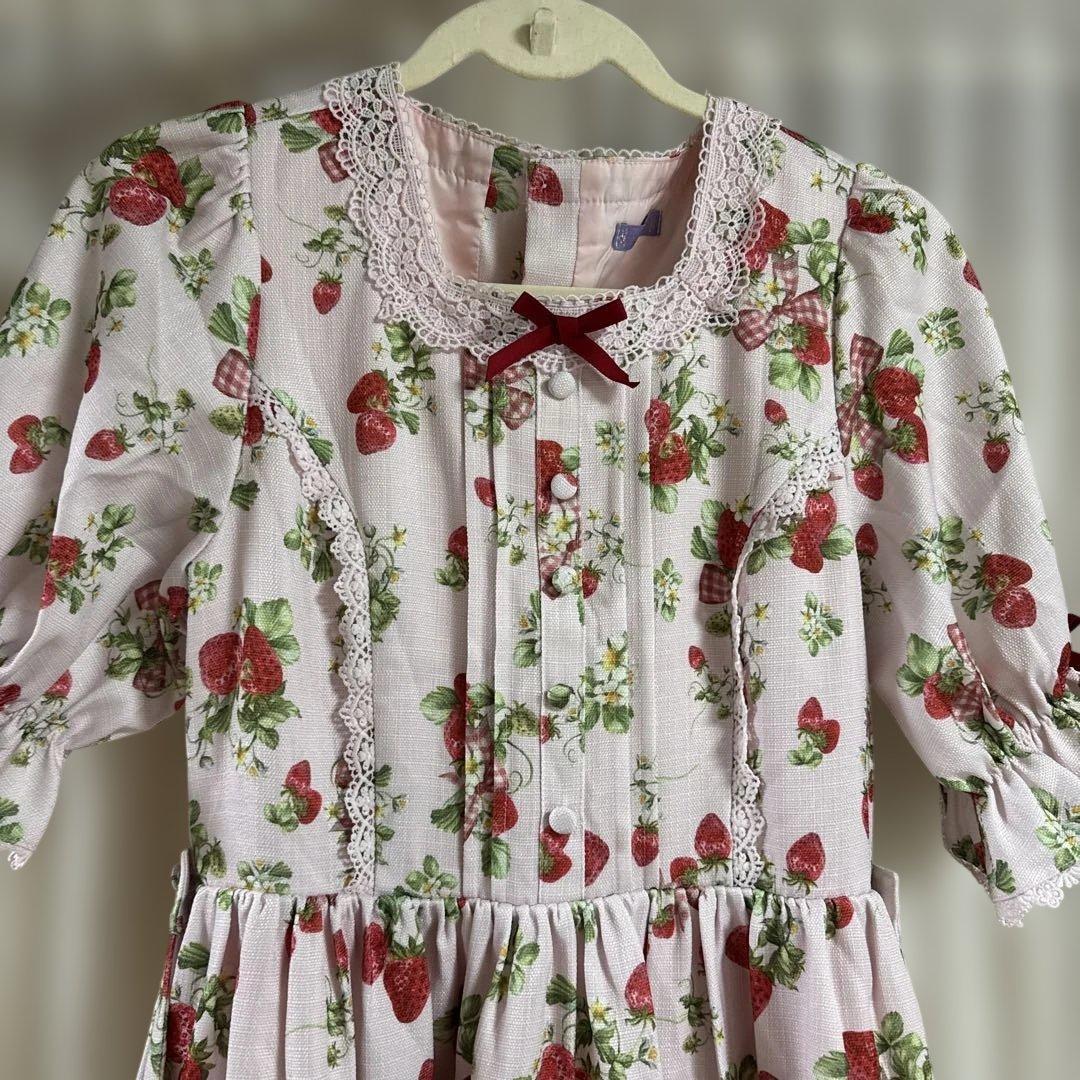 axeskawaii イチゴのワンピース