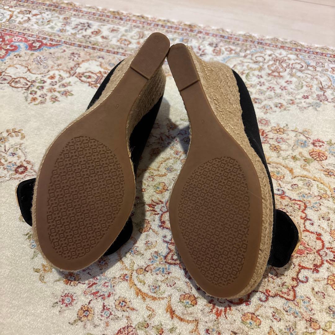 トリーバーチ黒 リボン付きオープントゥウェッジヒール