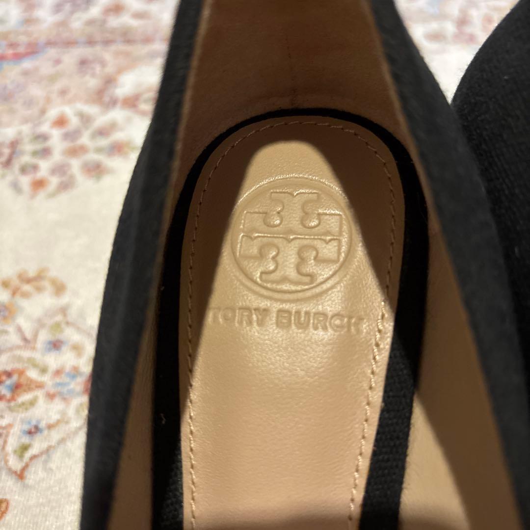 トリーバーチ黒 リボン付きオープントゥウェッジヒール