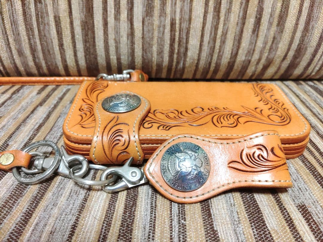 【美品】KC.sケイシーズライダースウォレット長財布 彫刻入り　40260円