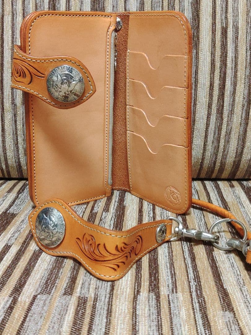 【美品】KC.sケイシーズライダースウォレット長財布 彫刻入り　40260円