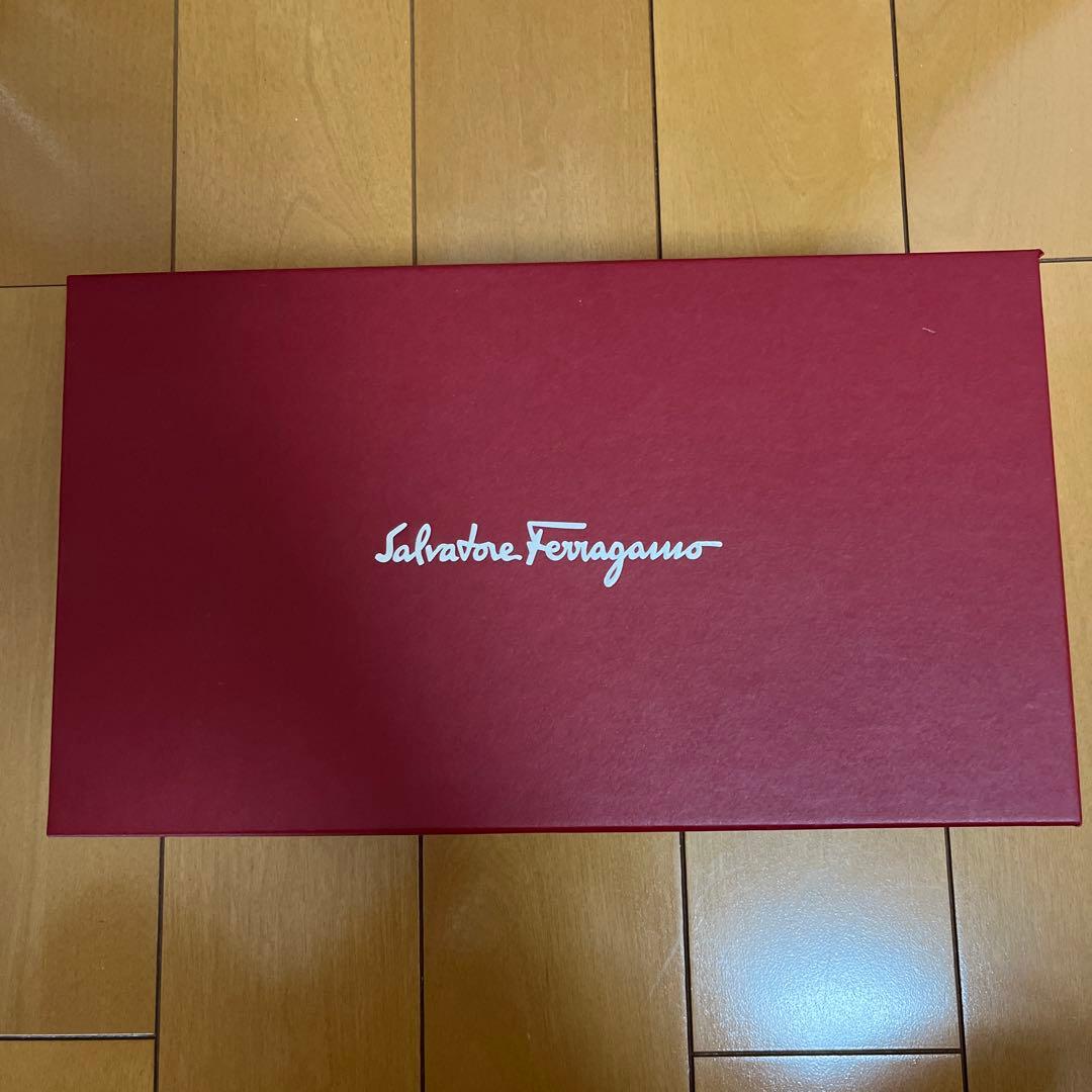 Salvatore Ferragamo パテントレザー　ブラック ローファー
