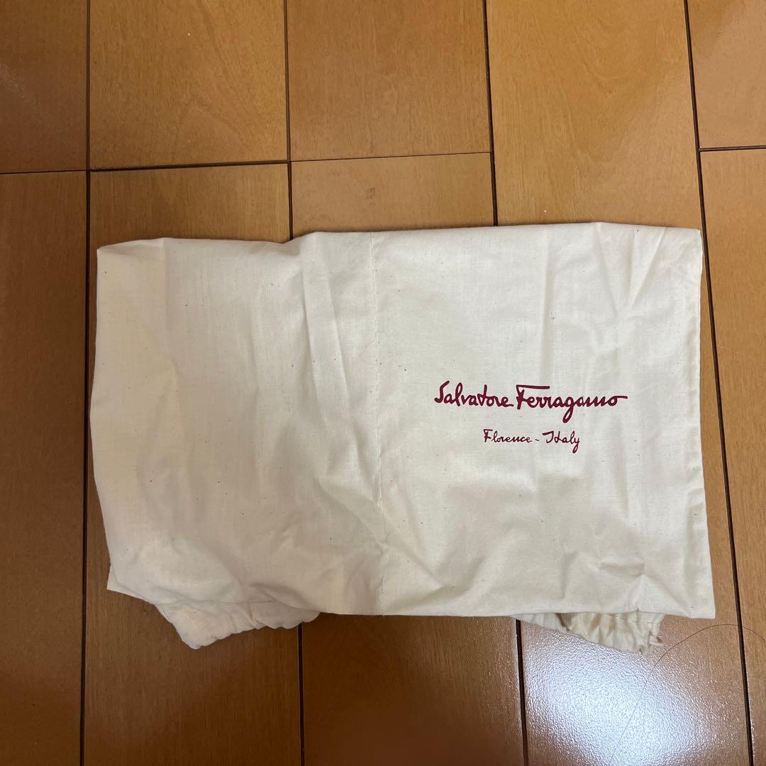 Salvatore Ferragamo パテントレザー　ブラック ローファー