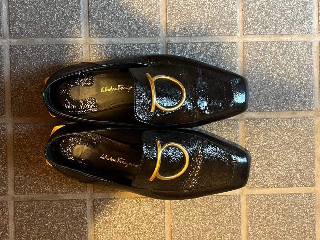 Salvatore Ferragamo パテントレザー　ブラック ローファー