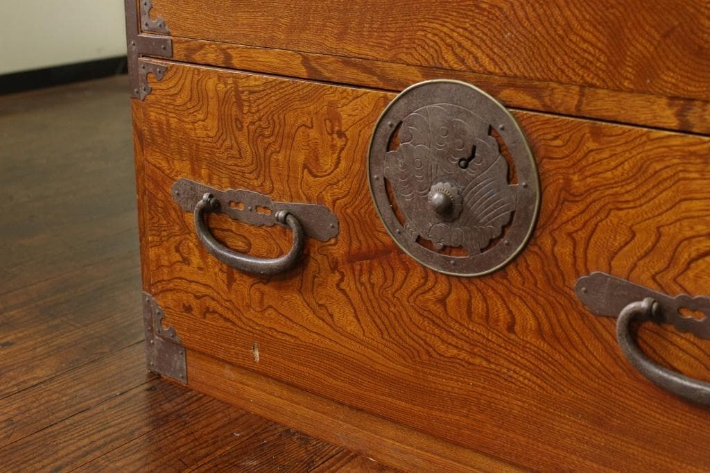 欅共縁！蝶覆輪！時代箪笥・四杯！和家具サイドボード古家具和モダンローチェスト古布