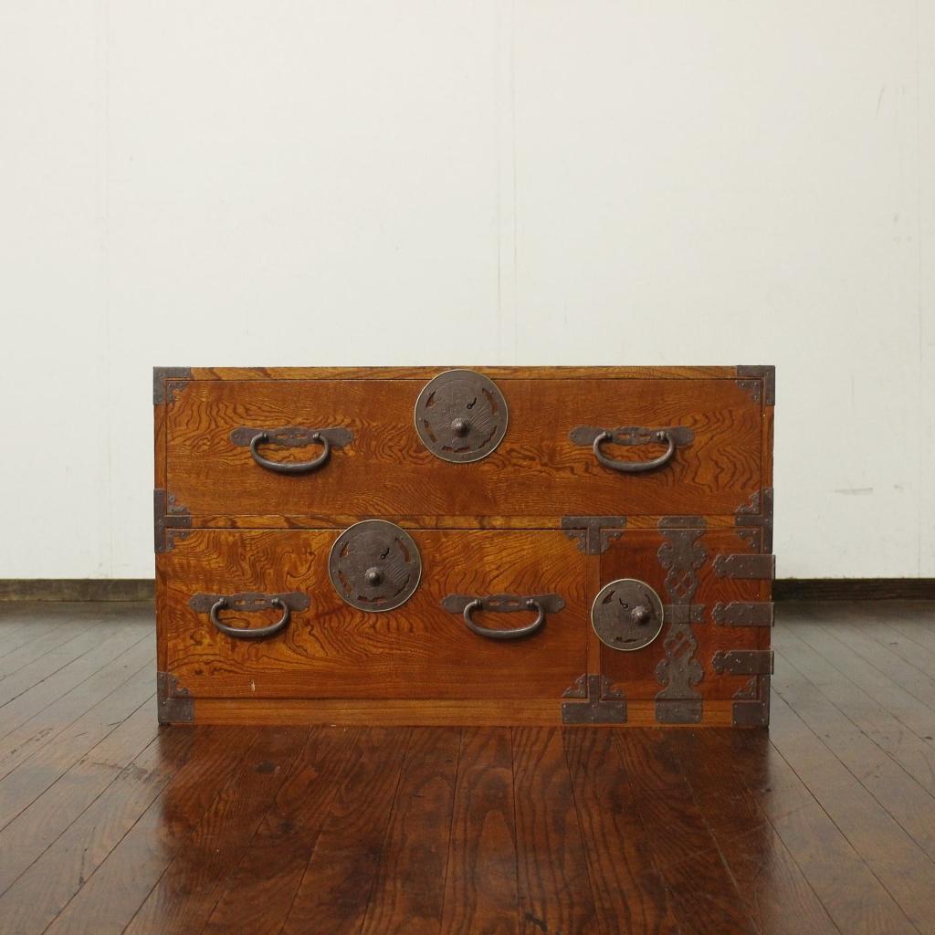 欅共縁！蝶覆輪！時代箪笥・四杯！和家具サイドボード古家具和モダンローチェスト古布