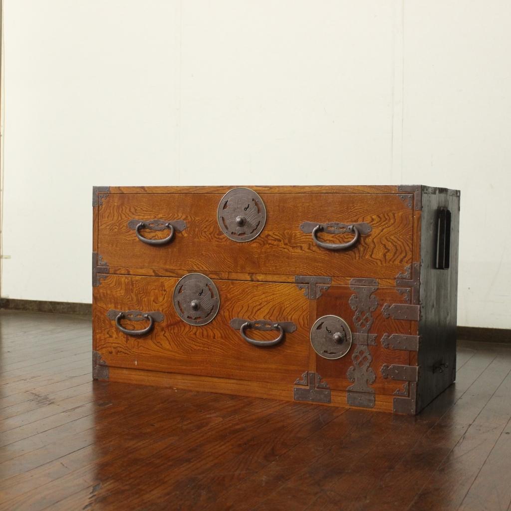 欅共縁！蝶覆輪！時代箪笥・四杯！和家具サイドボード古家具和モダンローチェスト古布