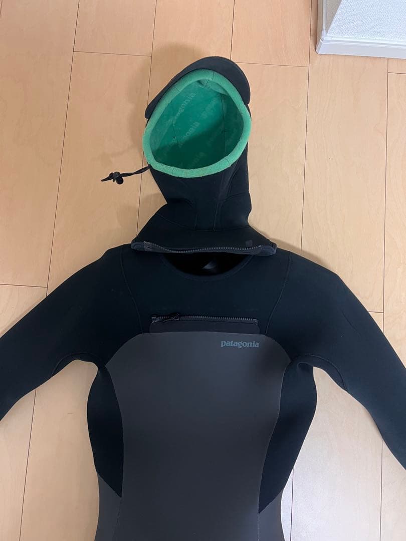 patagonia フード付きウェットスーツ