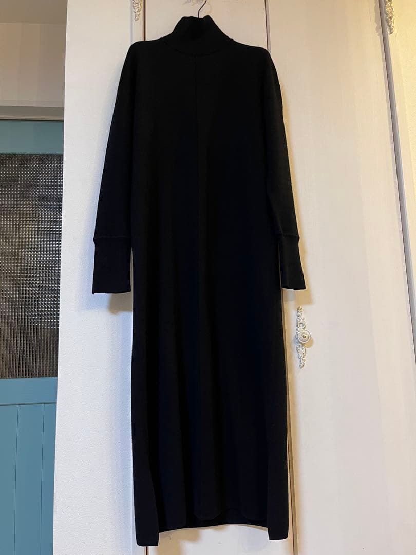 黒 ニットワンピース タートルネック