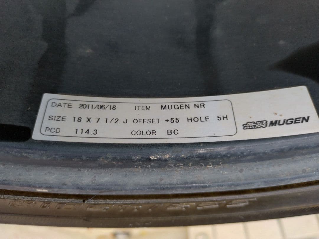 【無限】NR 18㌅アルミホイール　ブラックメタル　タイヤ、盗難防止ナット付き